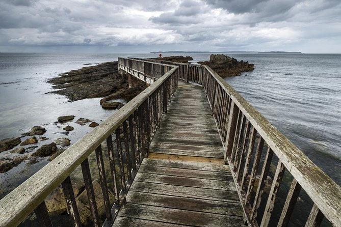 2-Day 'Game of Thrones' Rail Tour from Dublin Incl. Belfast and Giant's Causeway - Ballintoy Harbour and the Fullerton Arms lunch break