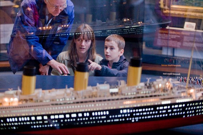 Belfast Day Tour From Dublin: Including Titanic Experience - Belfast time: free downtown exploration vs the Black Taxi option