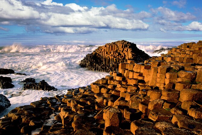 Chauffeur Giants Causeway & Belfast Private Day Tour From Dublin - Belfast city center: City Hall and a reset between worlds