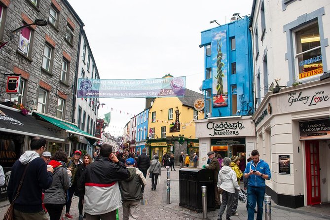 Cliffs Of Moher Tour In Spanish - Stop 1 on the cliffs: up to 2 hours along the cliff path