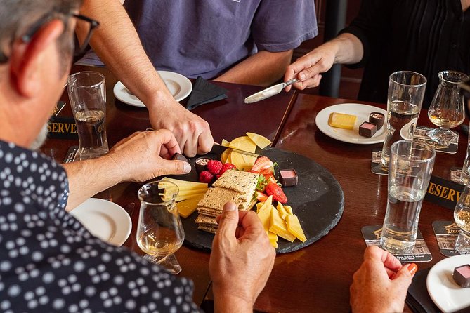 Deluxe Whiskey and Food Tasting in Dublin - Meeting at Lincoln’s Inn: the first pour and the first bite