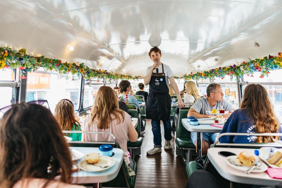 Dublin: Afternoon Tea Vintage Bus Tour - Stepping aboard at St Stephen’s Green