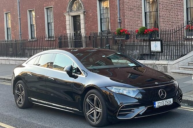 Dublin Airport Transfers: Luxury Transfer To/From DUB Per Vehicle - How the Dublin Airport Meet-and-Greet Works (Name Sign, Flight Tracking)