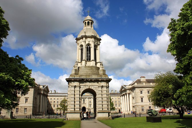 Dublin Book of Kells, Castle and Molly Malone Statue Guided Tour - Fast-Track Morning Plan: Trinity, Book of Kells, then Dublin Castle