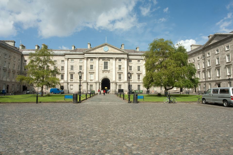 Dublin: Fast-Track Book of Kells Ticket & Dublin Castle Tour - Pacing and meeting point: how to make the 165 minutes feel generous