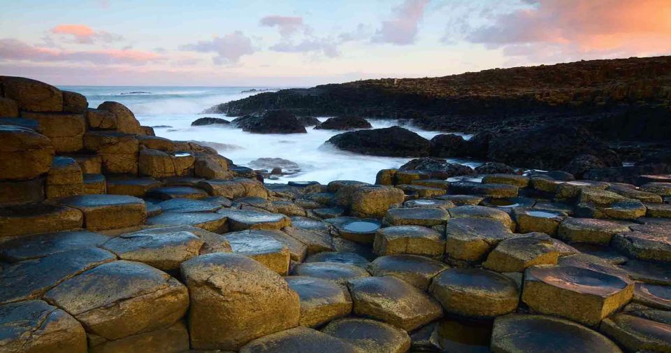 Dublin: Giant's Causeway & Belfast (Titanic or Black Taxi) - A long day, smart structure: Dublin to Northern Ireland