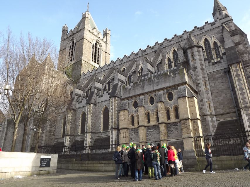 Dublin: Highlights and Hidden Corners Walking Tour - Quick hits before you lace up