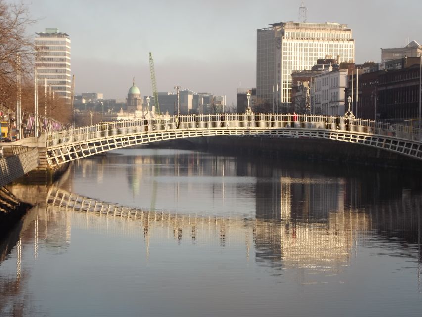 Dublin: Highlights and Hidden Corners Walking Tour - The former Parliament House (Bank of Ireland) and what power leaves behind