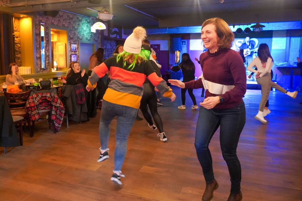 Dublin: Irish Music and Dance Show with Dance Lesson - Live Irish music that keeps the tempo for beginners