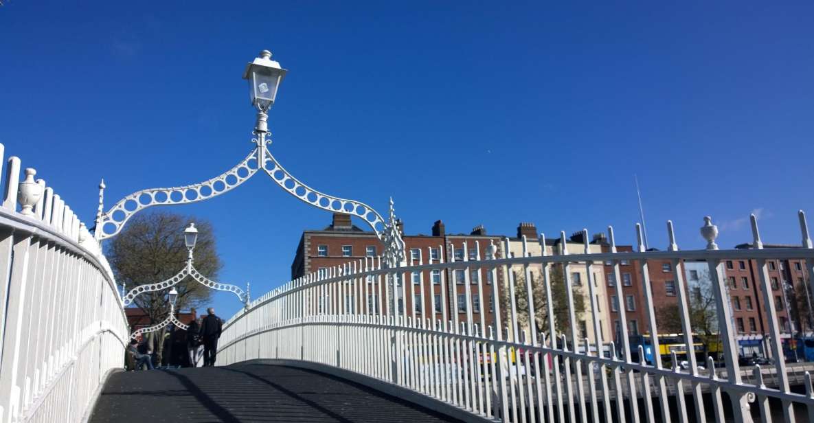 Dublin: Private City Tour in German - City center stories: using the streets to learn Dublin fast