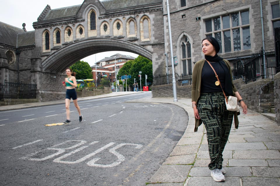 Dublin: Private Photo Experience - Dublin Castle and Ha’penny Bridge: Icons, Then Movement