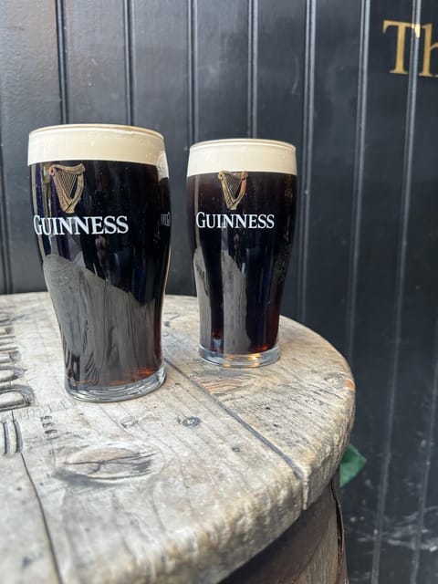 Dublin: Pub Tour. Pour The Perfect Guinness, Whiskey & Music - Crown Alley meeting point and how the tour flows
