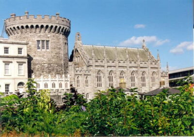 Dublin: Sightseeing Walking Tour in German - Dame Street Start at the Tree of Gold Statue