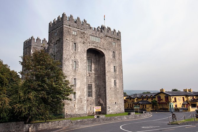 Dublin to Bunratty Castle, Cliffs of Moher, Burren Galway by Rail - Galway at Eyre Square: Quick Own-Time to Eat and Wander