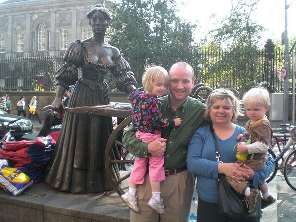 Dublin Traditional Irish 3 Course Meal Walking Tour with Local - Key highlights at a glance