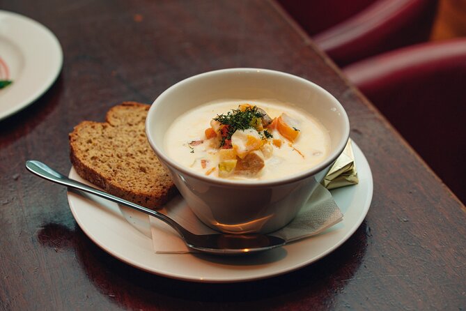 Dublin Traditional Irish 3 Course Meal Walking Tour with Local - How the guide story makes the food choices click