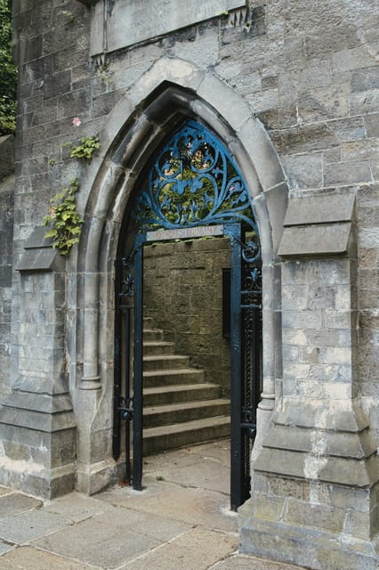 Dublin walking tour: ghosts & haunted places - Dublin after dark, on foot: what makes this tour work