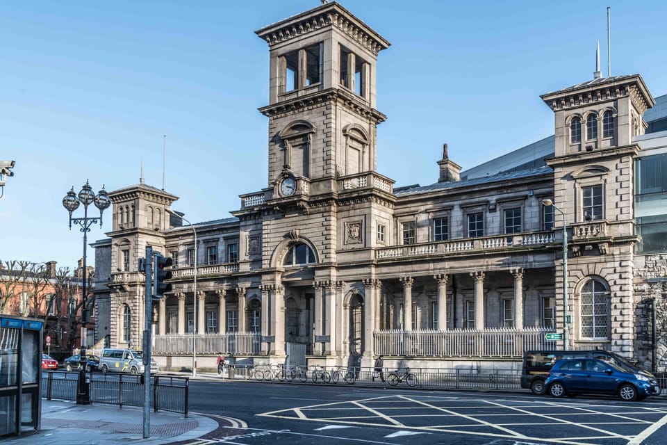 Dublin walking tour: ghosts & haunted places - The mid-walk mystery stops: science, medicine, the Hellfire Club, and the darker edges