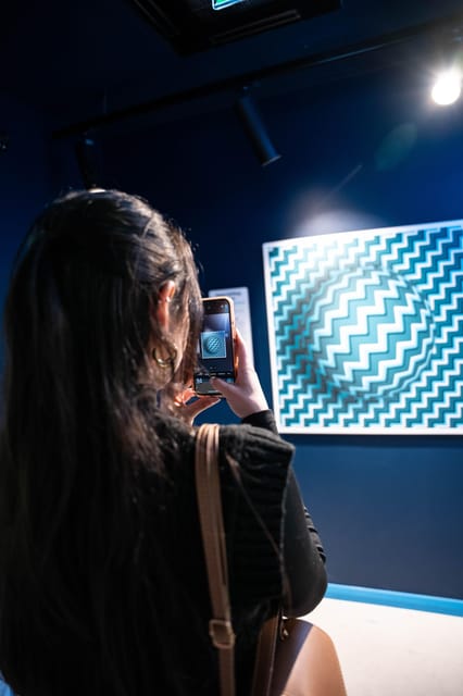 Dublin: World of Illusion Entry Ticket - Three floors of optical tricks: what changes as you climb