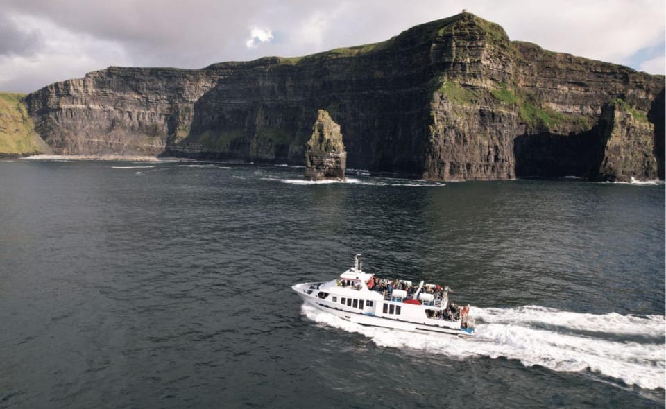 From Dublin: Cliffs of Moher, Boat Tour & Aillwee Cave - Doolin lunch stop: 50 minutes to eat well, not just refuel
