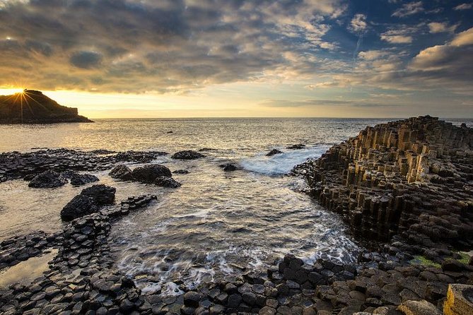 Giant Causeway, Dark Hedges & Whiskey Distillery tour from Dublin - Giant’s Causeway: how to make your 2 hours count
