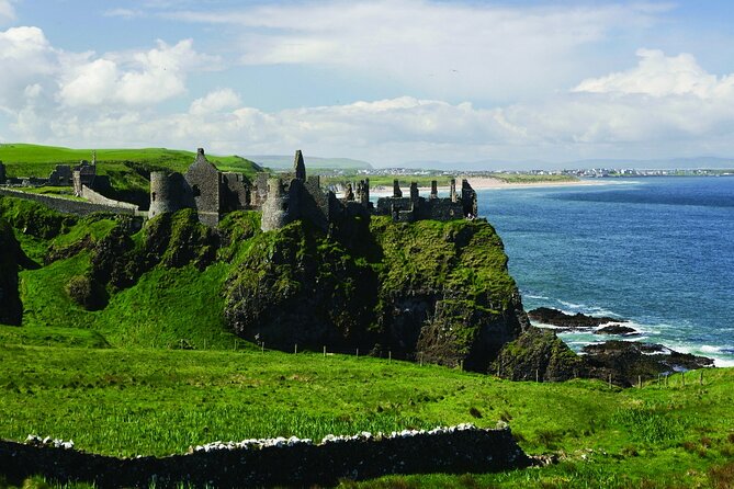 Giant's Causeway with the Titanic Exhibition and the best of Northern Ireland - A big Northern Ireland day trip, starting at 6:45am