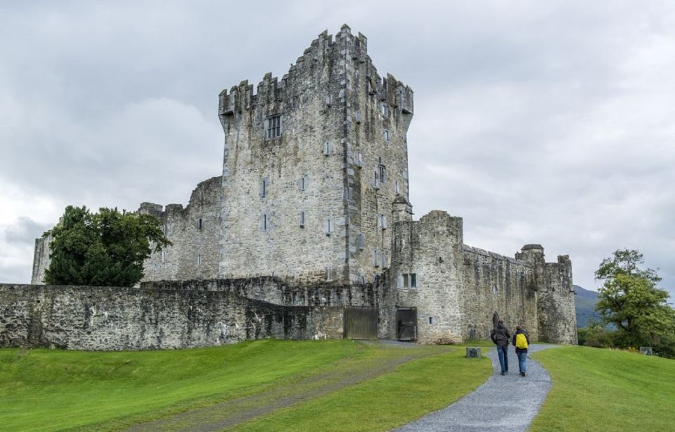 Kerry: Full-Day Tour from Dublin - Guides Make It Work: Eduardo, Jackie, and the Bus-Day Style