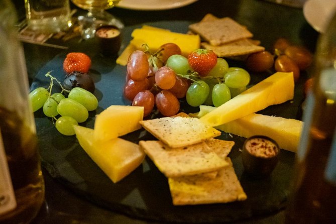 Premium Whiskey and Food Tasting in Dublin - The guide experience: why Andrew and Rachael stand out
