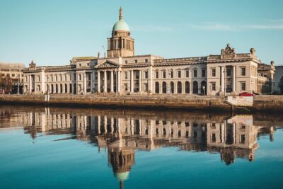 Private Dublin Arrival Transfer - Airport to Hotel / Accommodation - Finding your driver at Dublin Airport: the arrivals hall game plan