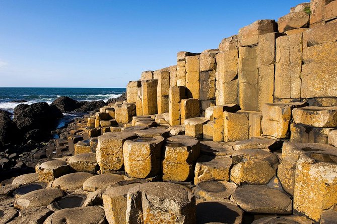 The Giant's Causeway, Dunluce Castel and Belfast - Spanish guide - The Giant’s Causeway: UNESCO geology with a real lunch pause