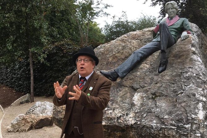 Walking tour in Merrion Square Park - Dublin Rogues Tour - Getting your bearings at Merrion Square West