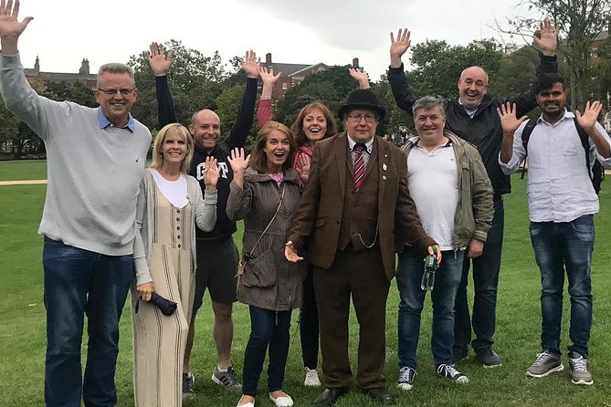 Walking tour in Merrion Square Park - Dublin Rogues Tour - Oscar Wilde monument: the 15 minutes that set the tone